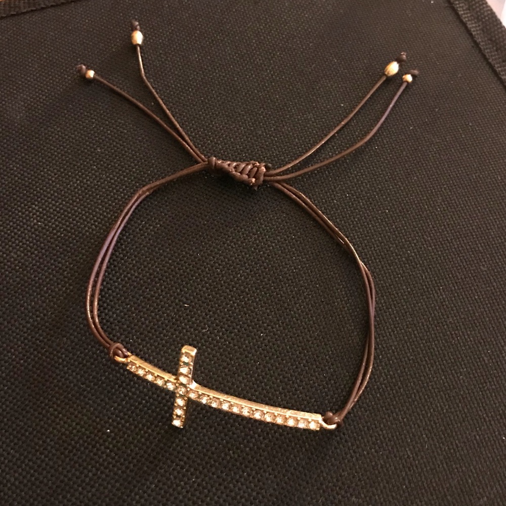 Adjustable cross bracelet